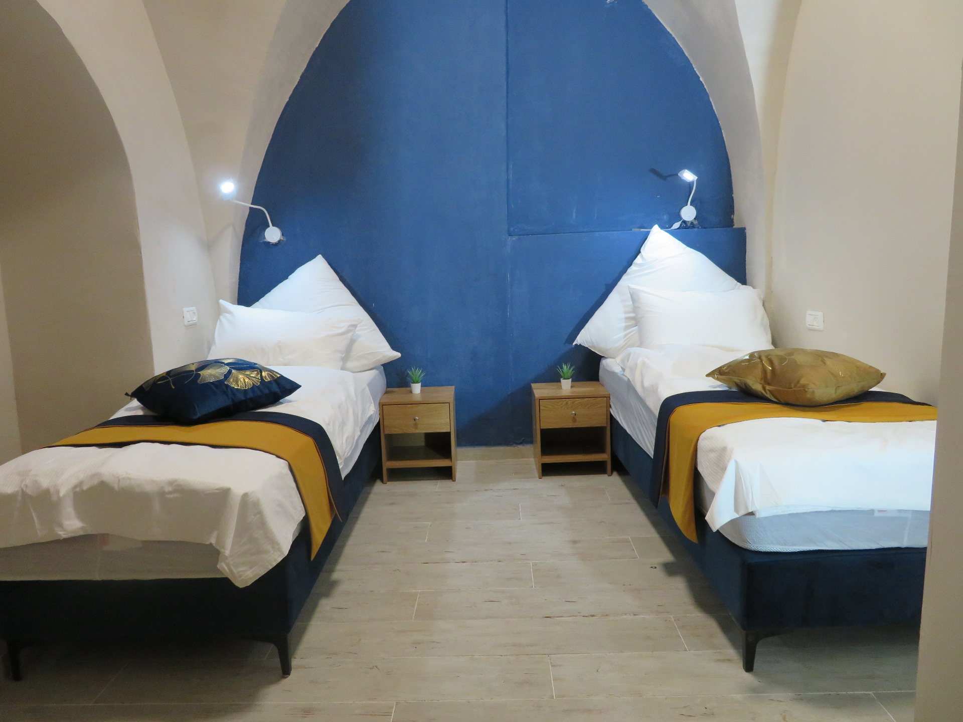 חדר שינה זוגי בקשת אבן צפתית