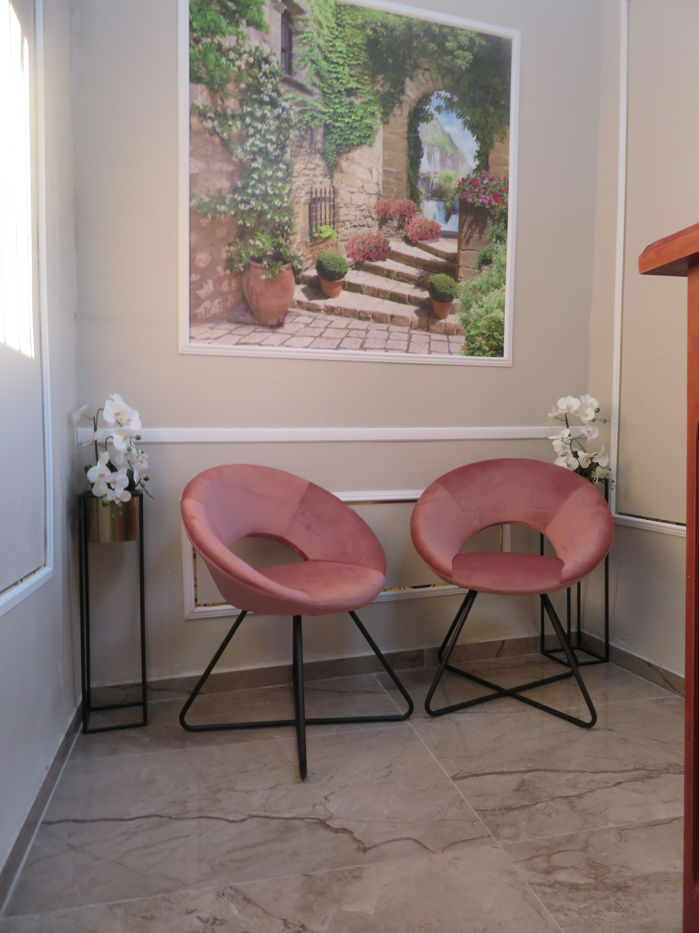 פינת ישיבה אלגנטית במבואה